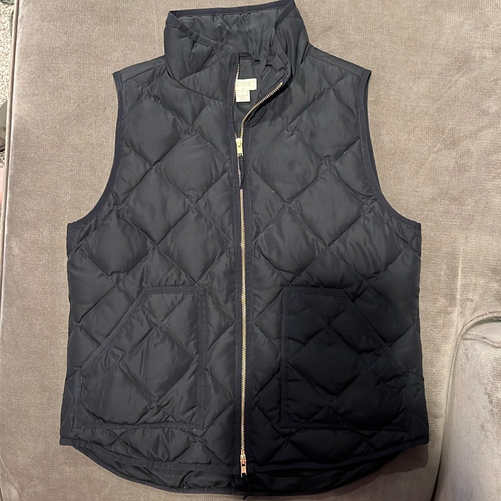 Black quilted J Crew women’s puffer vest.